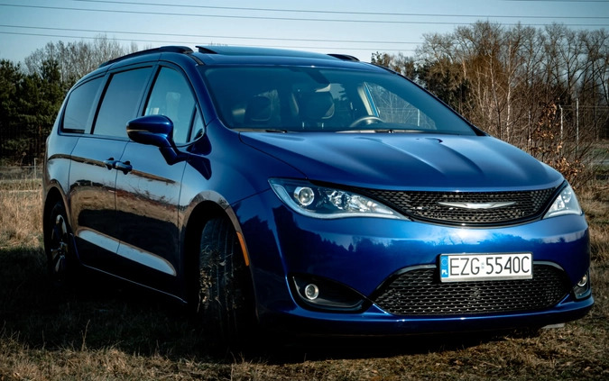 Chrysler Pacifica cena 168000 przebieg: 15500, rok produkcji 2020 z Łódź małe 352